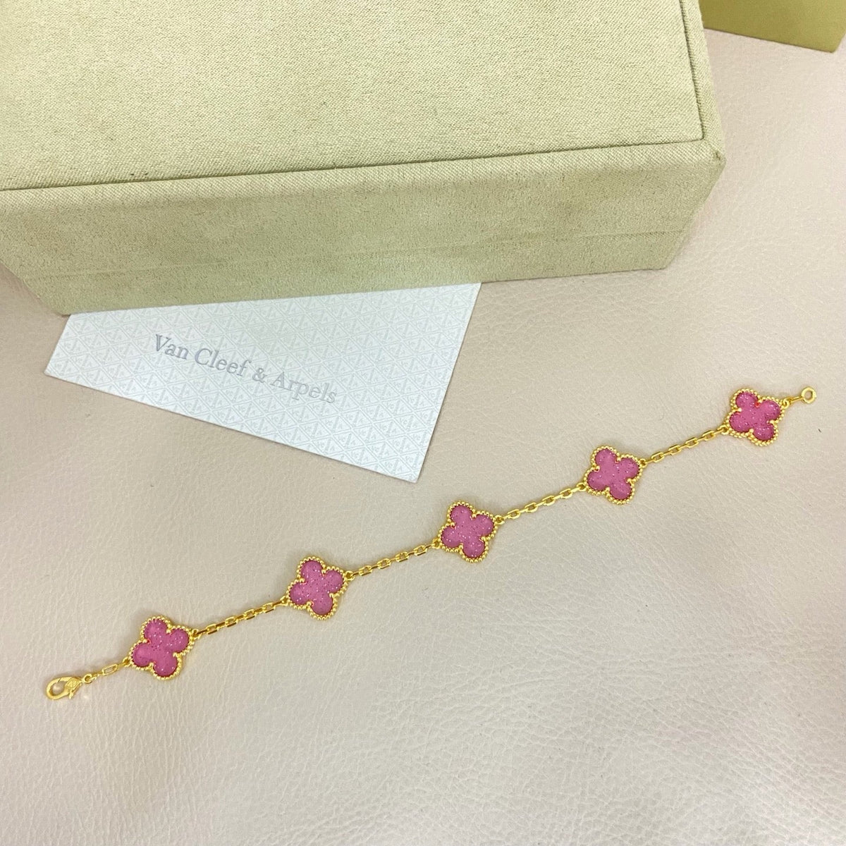 [⭐Clover Jewelry]NEW BUBBLE PINK ENAMEL 5-FLOWER BRACELET