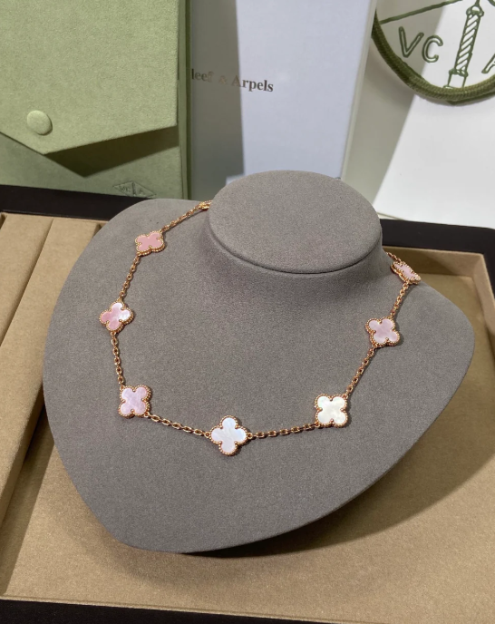 [⭐Clover Jewelry Jewellery] Pink Necklace with Ten Clover Designs