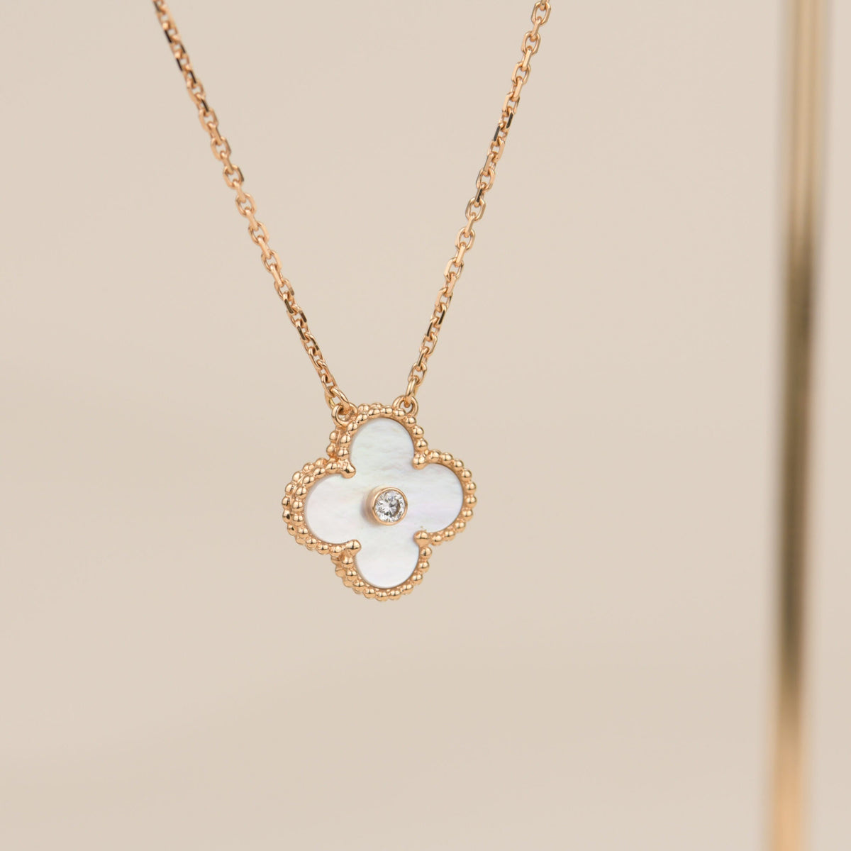 [⭐Clover Jewelry]CLOVER 15MM DIAMOND WHITE FRITILLARIA NECKLACE