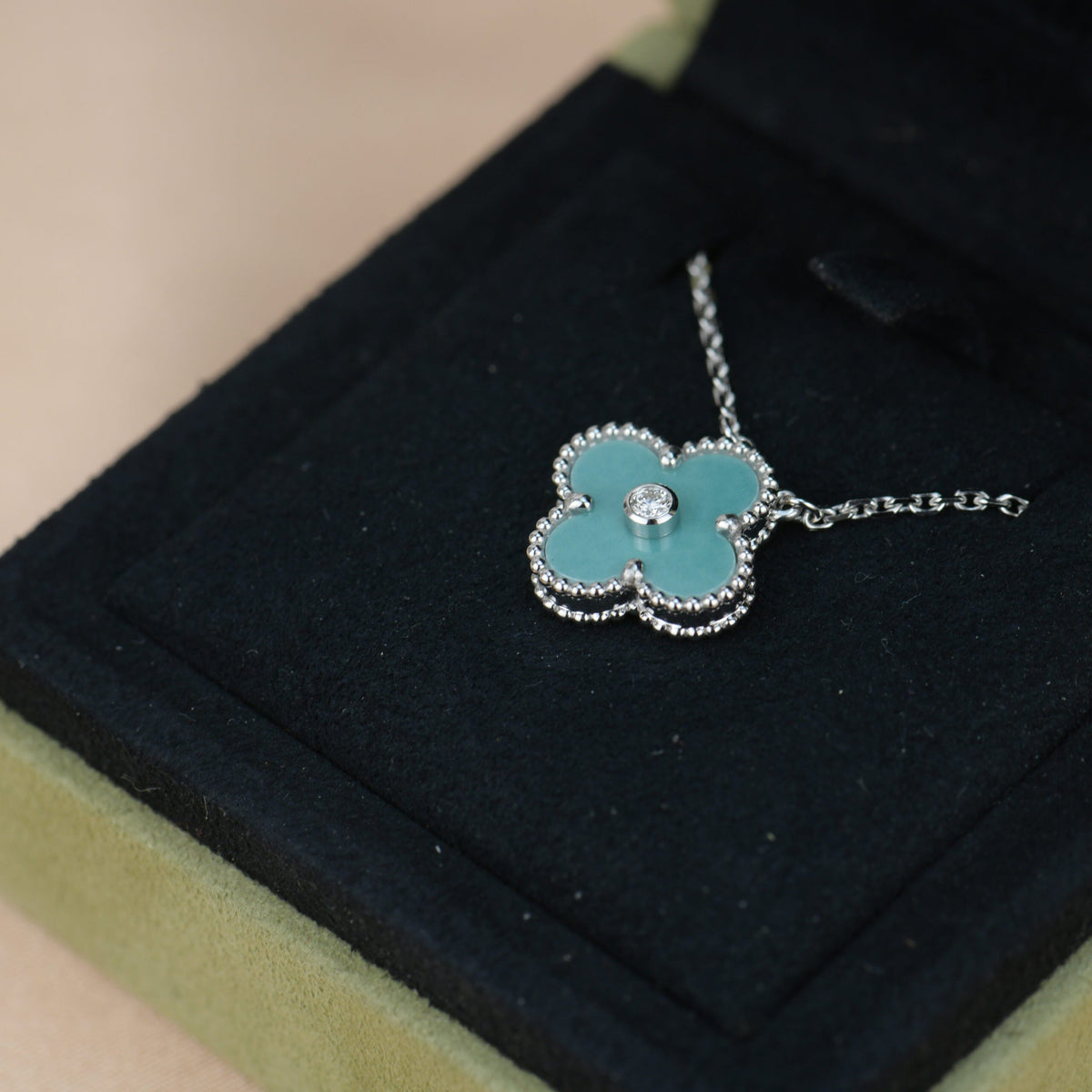 [⭐Clover Jewelry]CLOVER 15MM DIAMOND SVRES PORCELAIN  NECKLACE SILVER