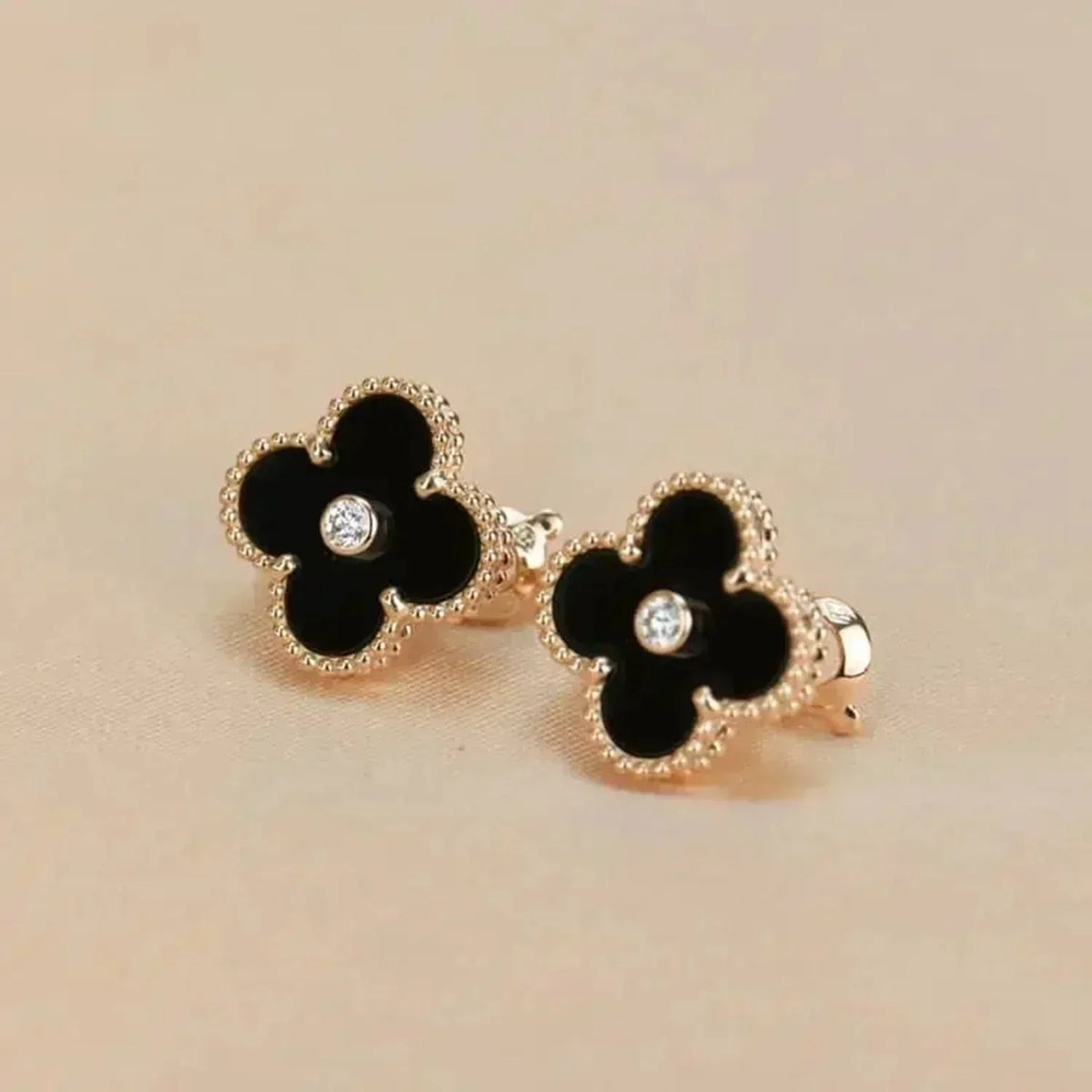 [⭐Clover Jewelry]CLOVER MEDIUM 1 MOTIFS ONYX DIAMOND EARRINGS