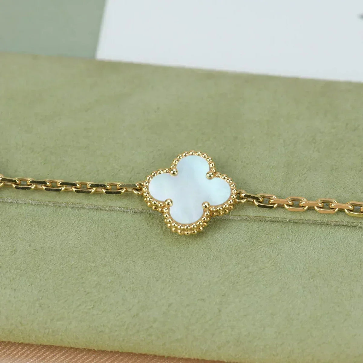 [⭐Clover Jewelry]CLOVER WHITE PEARL MOP 5 MOTIF BRACELET COLLECTION