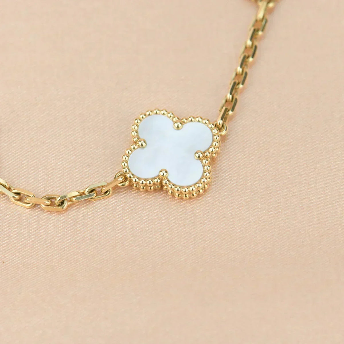 [⭐Clover Jewelry]CLOVER WHITE PEARL MOP 5 MOTIF BRACELET COLLECTION