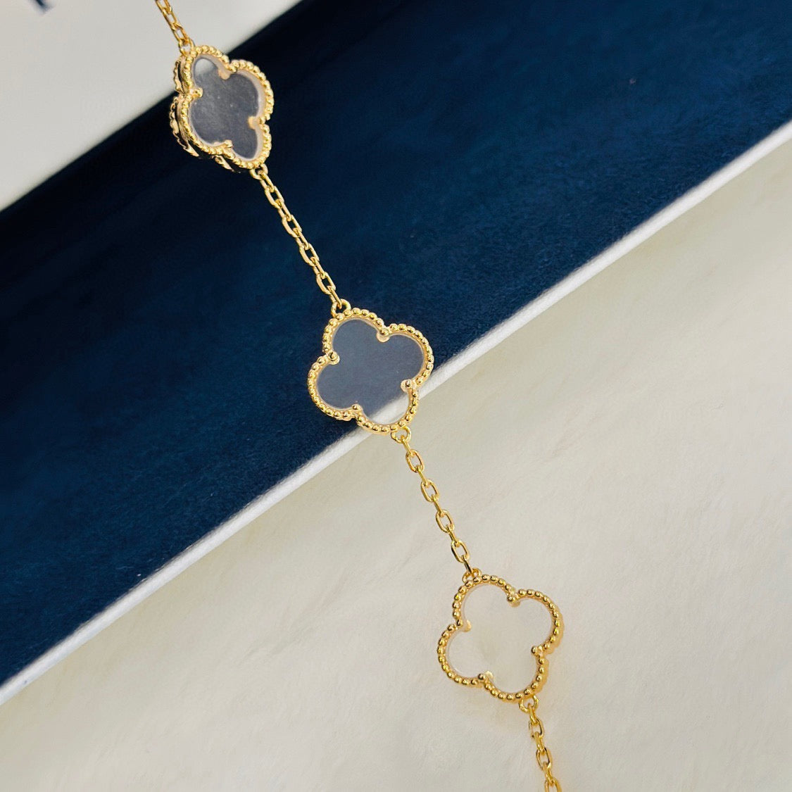[⭐Clover Jewelry]CLOVER 5 MOTIF ROCK CRYSTAL BRACELET