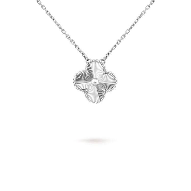 [⭐Clover Jewelry]CLOVER 15MM LASER NECKLACE SILVER