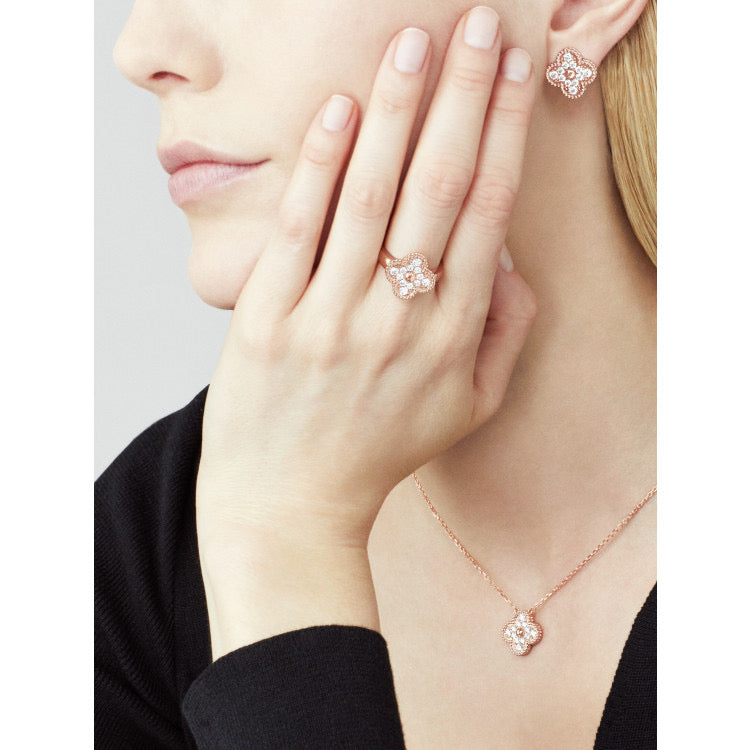[⭐Clover Jewelry]CLOVER 15MM DIAMOND SINGLE FLOWER NECKLACE