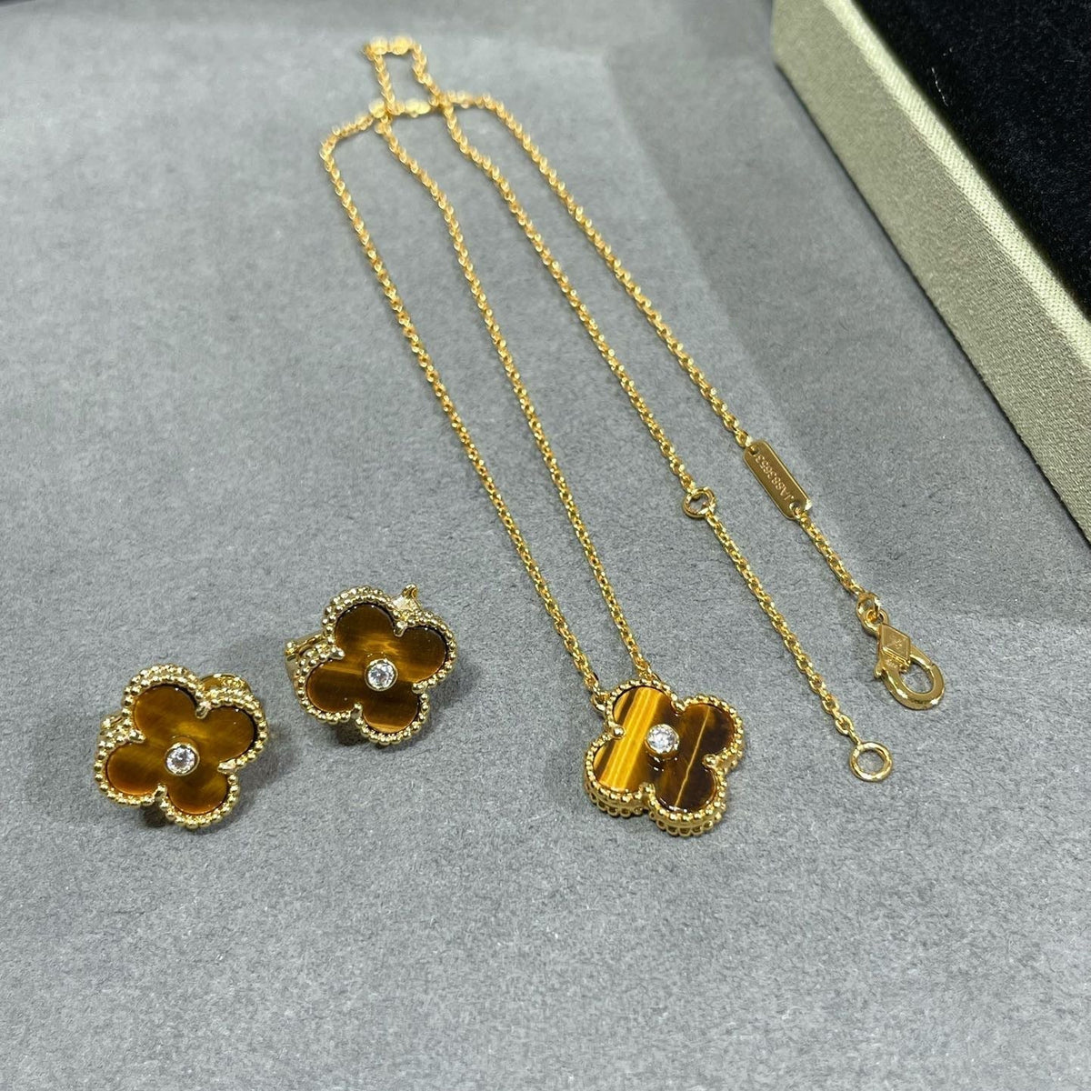 [⭐Clover Jewelry]CLOVER 15MM DIAMOND AND YELLOW TIGER'S EYE AGATE necklace