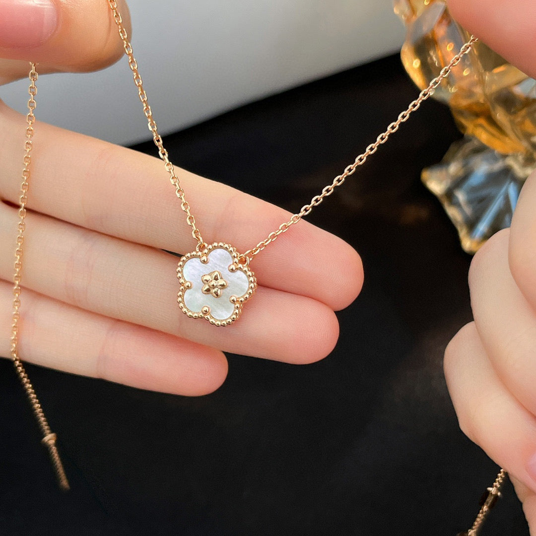 [⭐Clover Jewelry]LUCKY  WHITE MOP  PLUM BLOSSOM NECKLACE