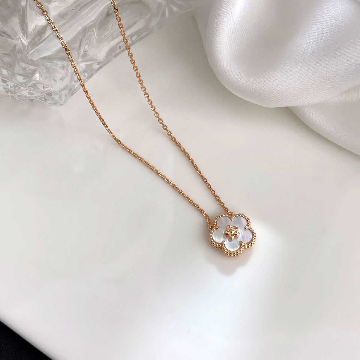 [⭐Clover Jewelry]LUCKY  WHITE MOP  PLUM BLOSSOM NECKLACE