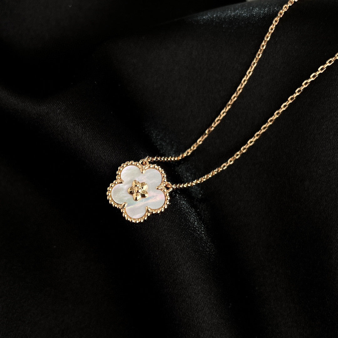 [⭐Clover Jewelry]LUCKY  WHITE MOP  PLUM BLOSSOM NECKLACE