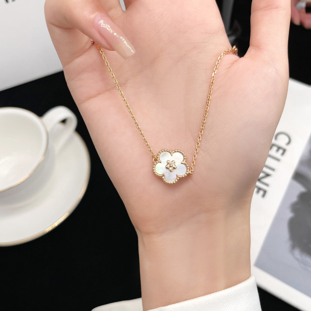 [⭐Clover Jewelry]LUCKY WHITE MOP PLUM BLOSSOM  BRACELET