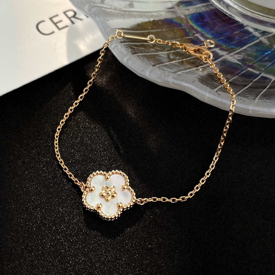 [⭐Clover Jewelry]LUCKY WHITE MOP PLUM BLOSSOM  BRACELET