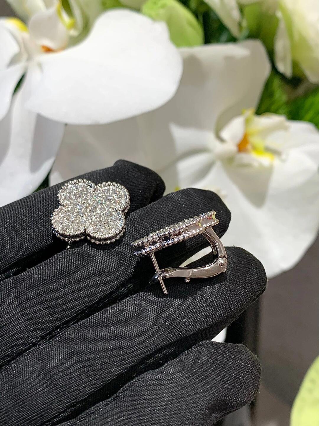 [⭐Clover Jewelry]CLOVER 20MM MOTIFS DIAMOND STUD EARRINGS SILVER