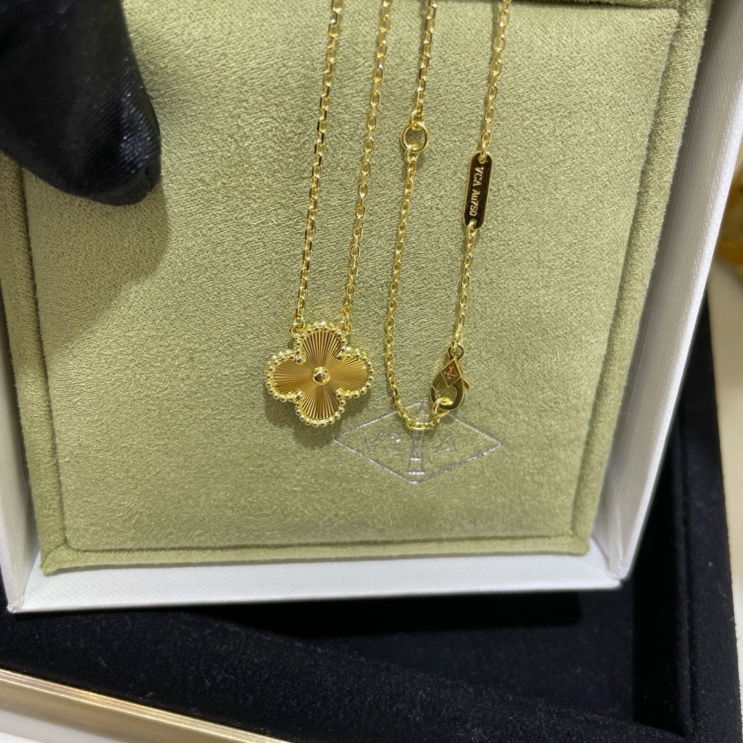 [⭐Clover Jewelry]CLOVER 15MM LASER NECKLACE