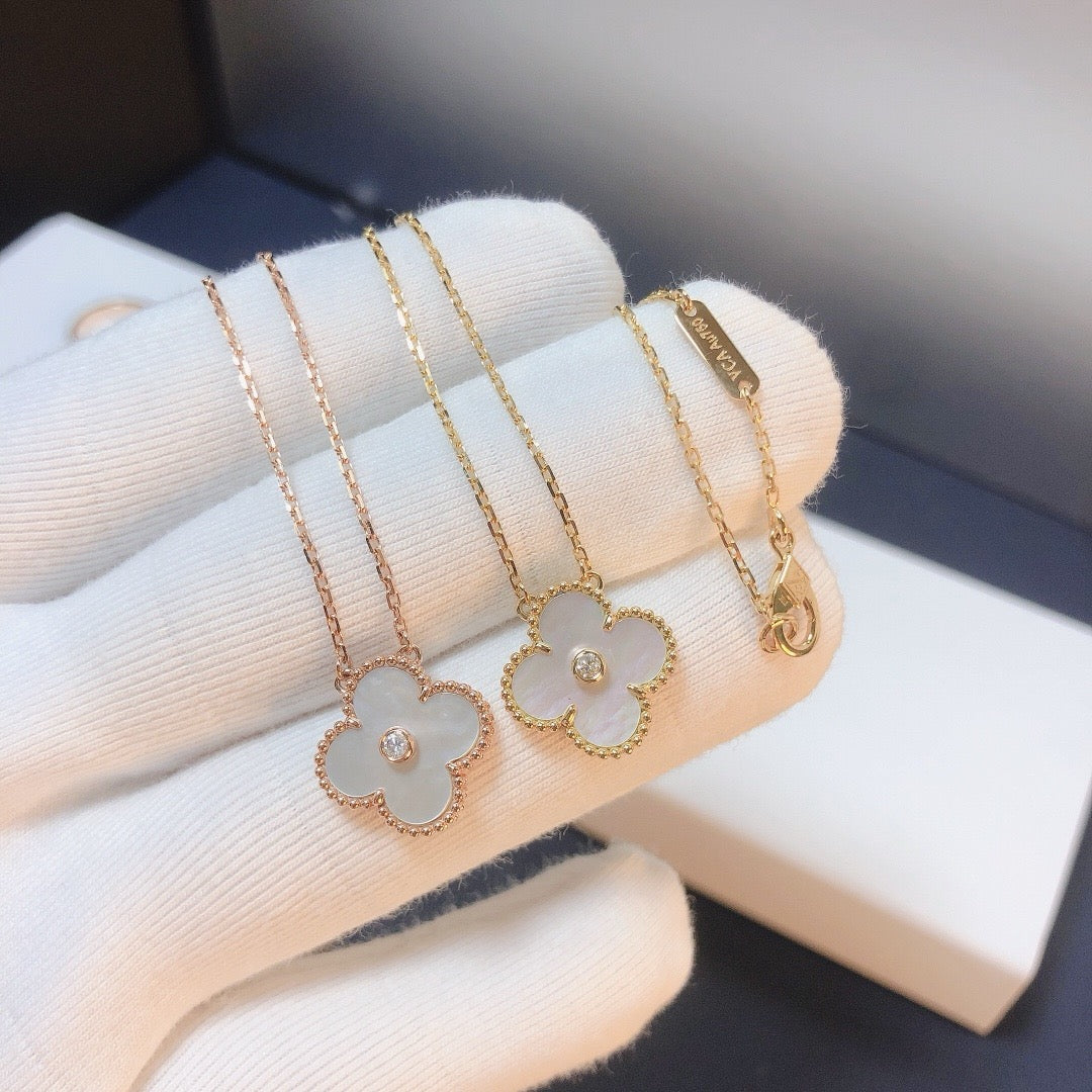[⭐Clover Jewelry]CLOVER 15MM DIAMOND WHITE FRITILLARIA NECKLACE