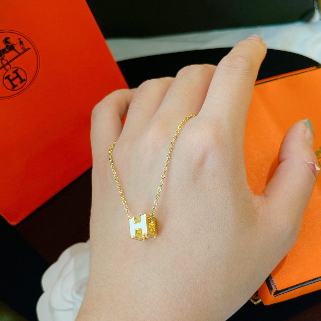[⭐Clover Jewelry]H WHITE SQUARE GOLD NECKLACE