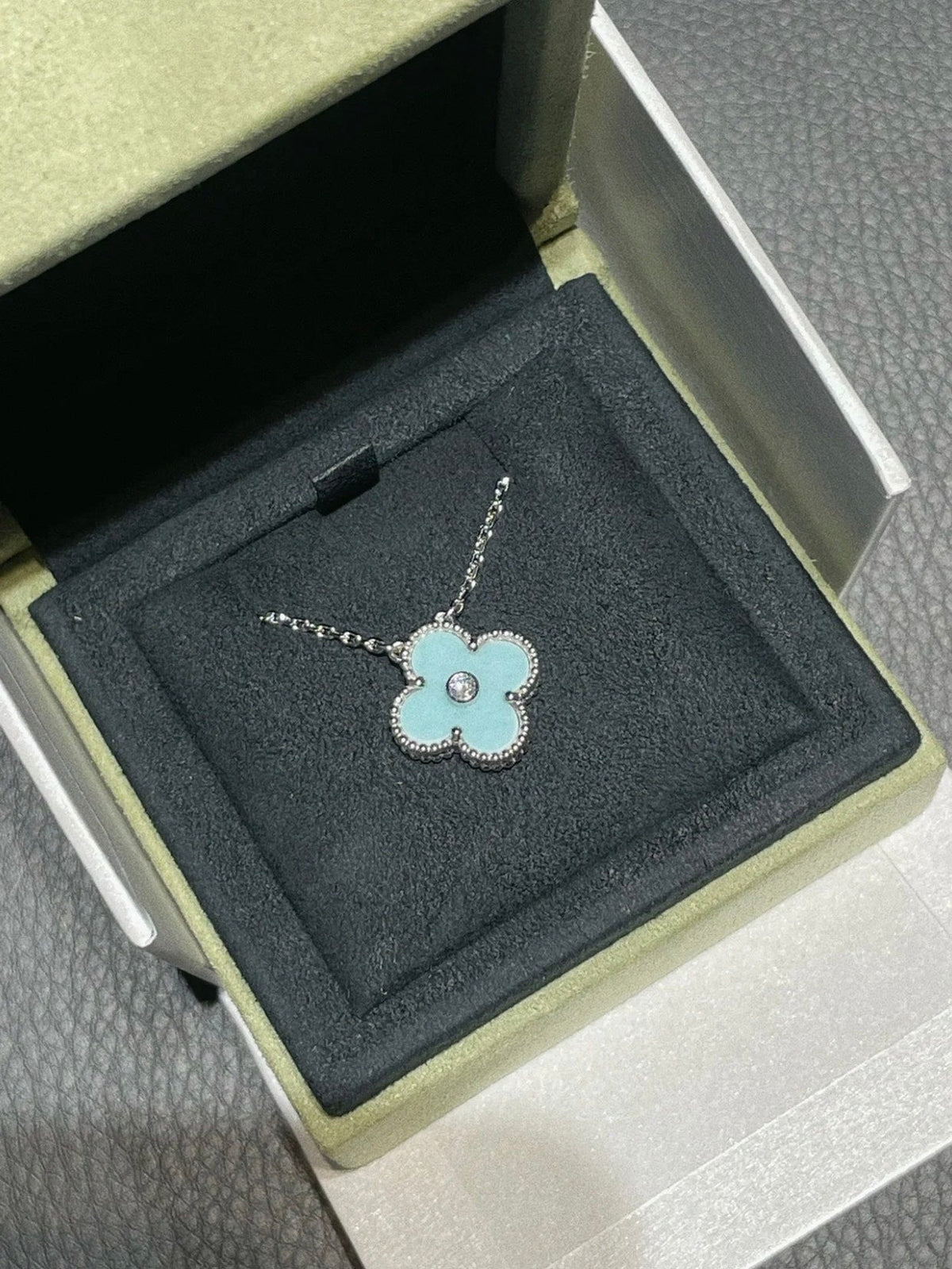 [⭐Clover Jewelry]CLOVER 1 DIAMOND LIGHT BLUE SILVER NECKLACE