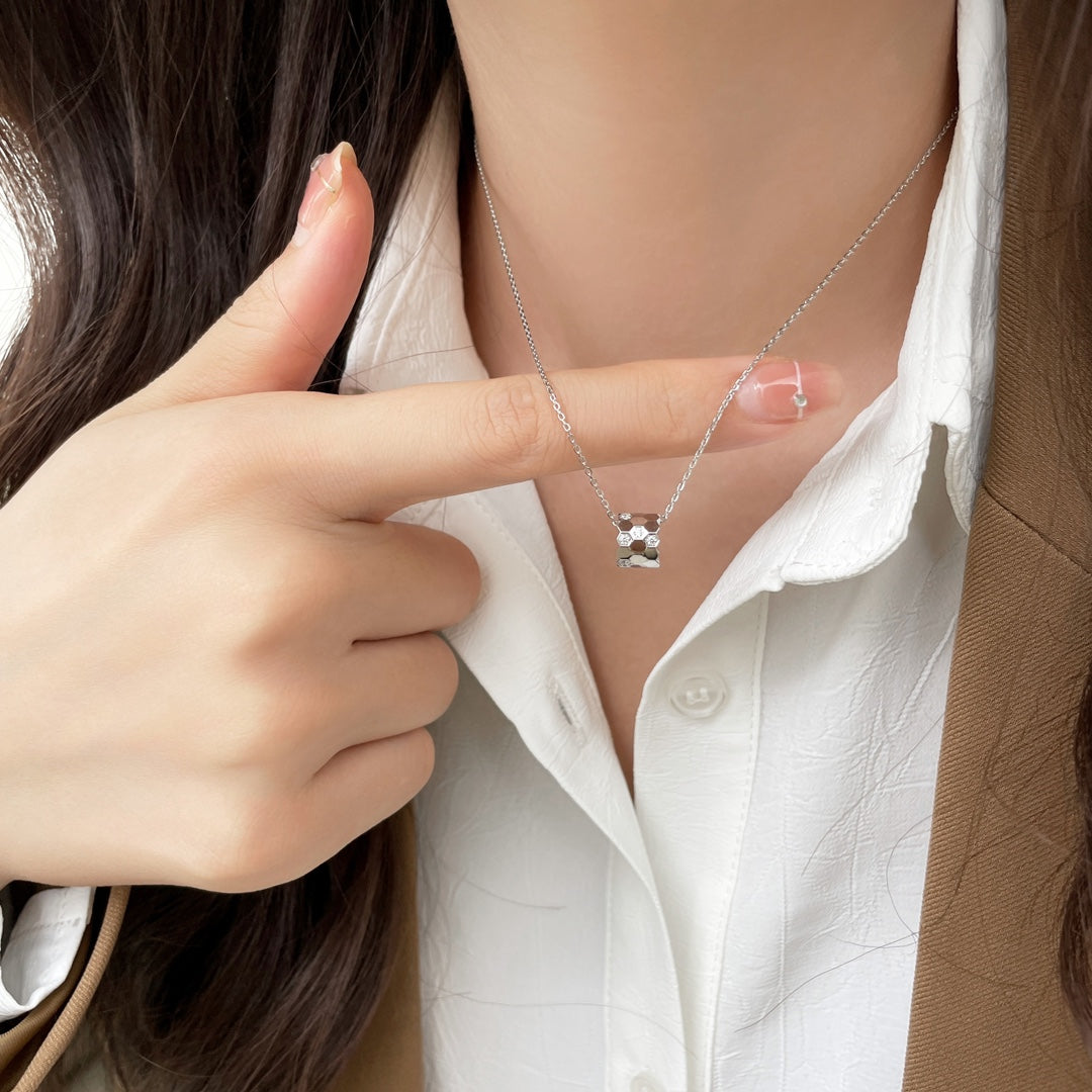 [⭐Clover Jewelry]BEE MINI PEDANT DIAMOND NECKLACE
