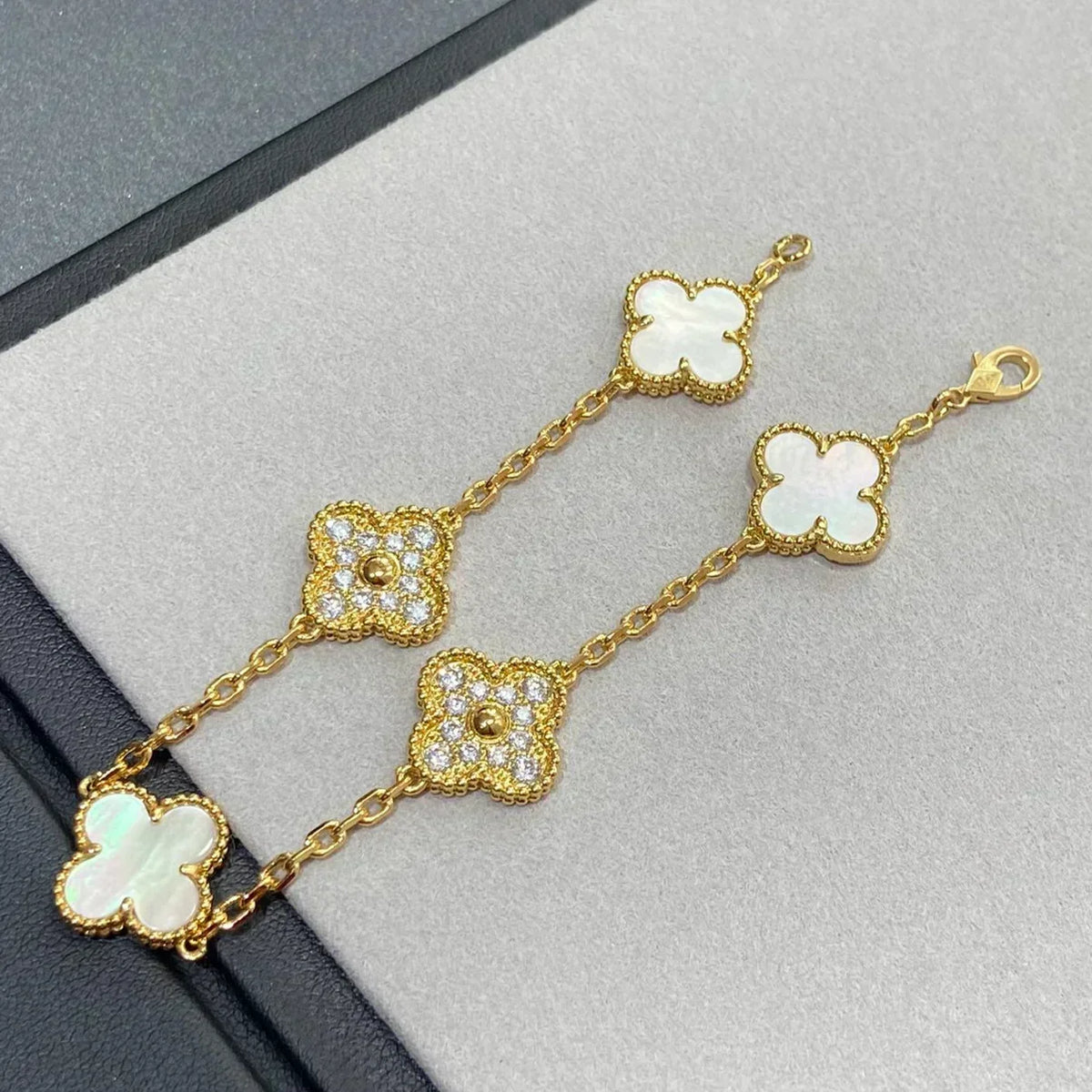 [⭐Clover Jewelry]CLOVER WHITE PEARL MOP 5 MOTIF BRACELET COLLECTION