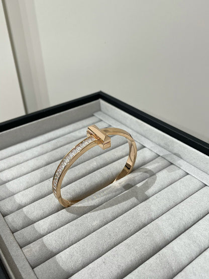[Clover Jewelry]WIDE HINGED BANGLE PINK GOLD WITH BAGUETTE DIAMONDS