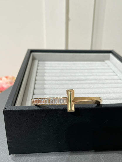 [Clover Jewelry]WIDE HINGED BANGLE PINK GOLD WITH BAGUETTE DIAMONDS