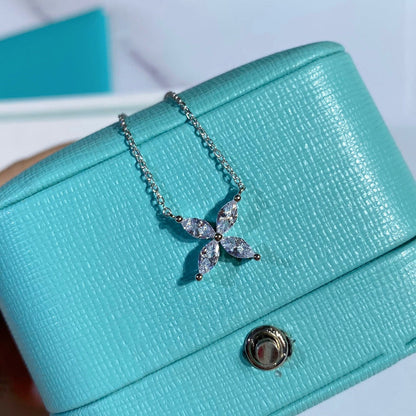 [Clover Jewelry]PLATINUM AND DIAMOND VICTORIA PENDANT NECKLACE