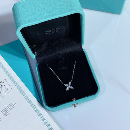[Clover Jewelry]PLATINUM AND DIAMOND VICTORIA PENDANT NECKLACE