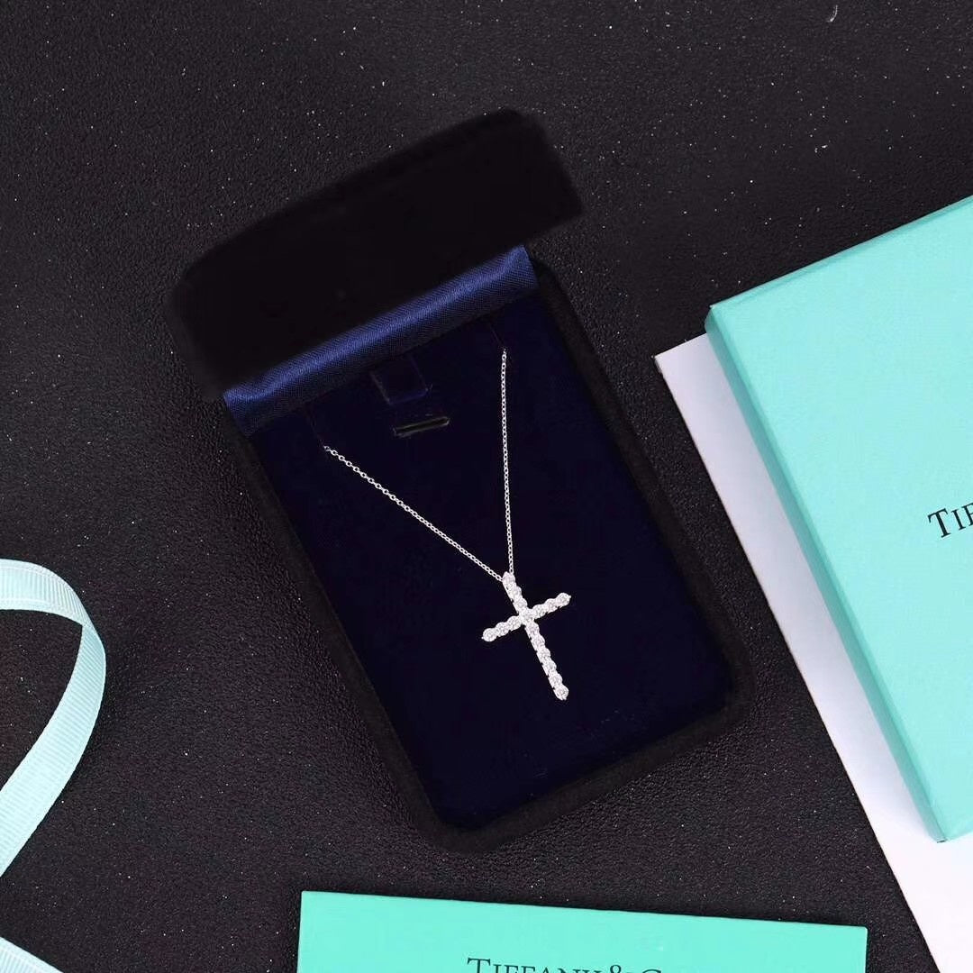 [Clover Jewelry]MOISSANITE STONE CROSS PENDANT NECKLACE SIMULATED DIAMOND CROSS CHOKER
