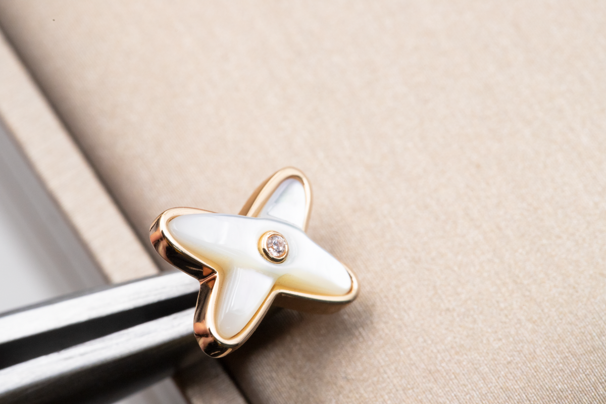 [⭐Clover Jewelry]JEUX DE WHITE MOP PINK GOLD DIAMOND EARRINGS