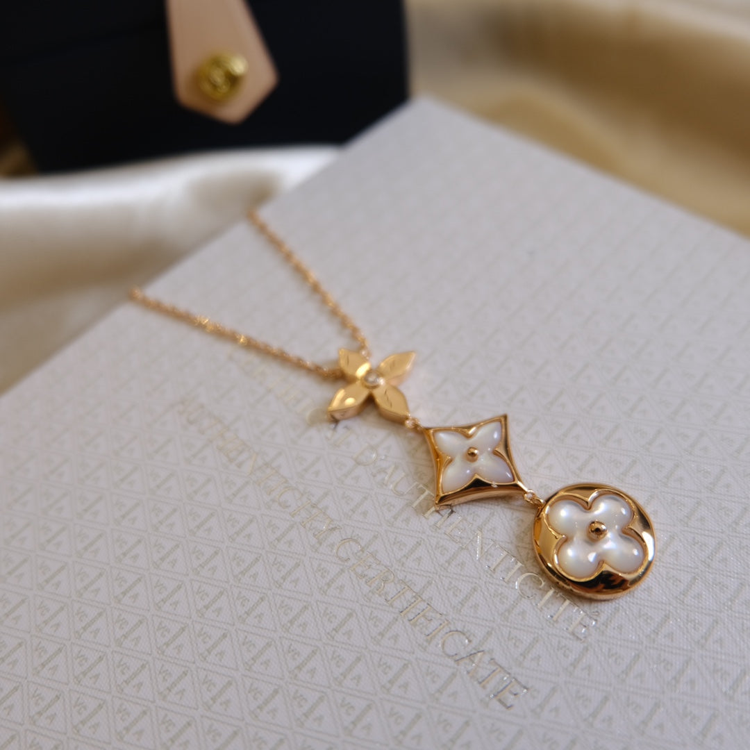 [⭐Clover Jewelry]COLOR BLOSSOM LARIAT NECKLACE PINK GOLD WHITE MOTHER PEARL AND DIAMOND