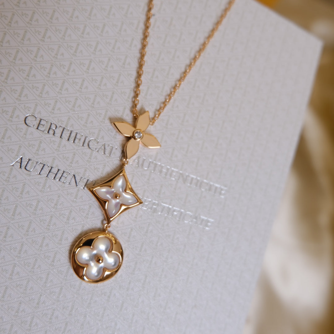 [⭐Clover Jewelry]COLOR BLOSSOM LARIAT NECKLACE PINK GOLD WHITE MOTHER PEARL AND DIAMOND