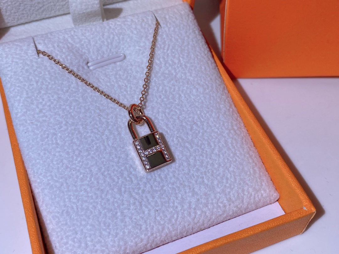[⭐Clover Jewelry]HM ADVANCED NICHE LOCK HEAD NECKLACE DIAMONDS
