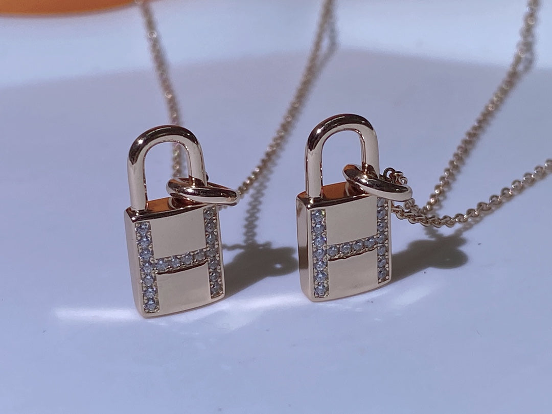 [⭐Clover Jewelry]HM ADVANCED NICHE LOCK HEAD NECKLACE DIAMONDS