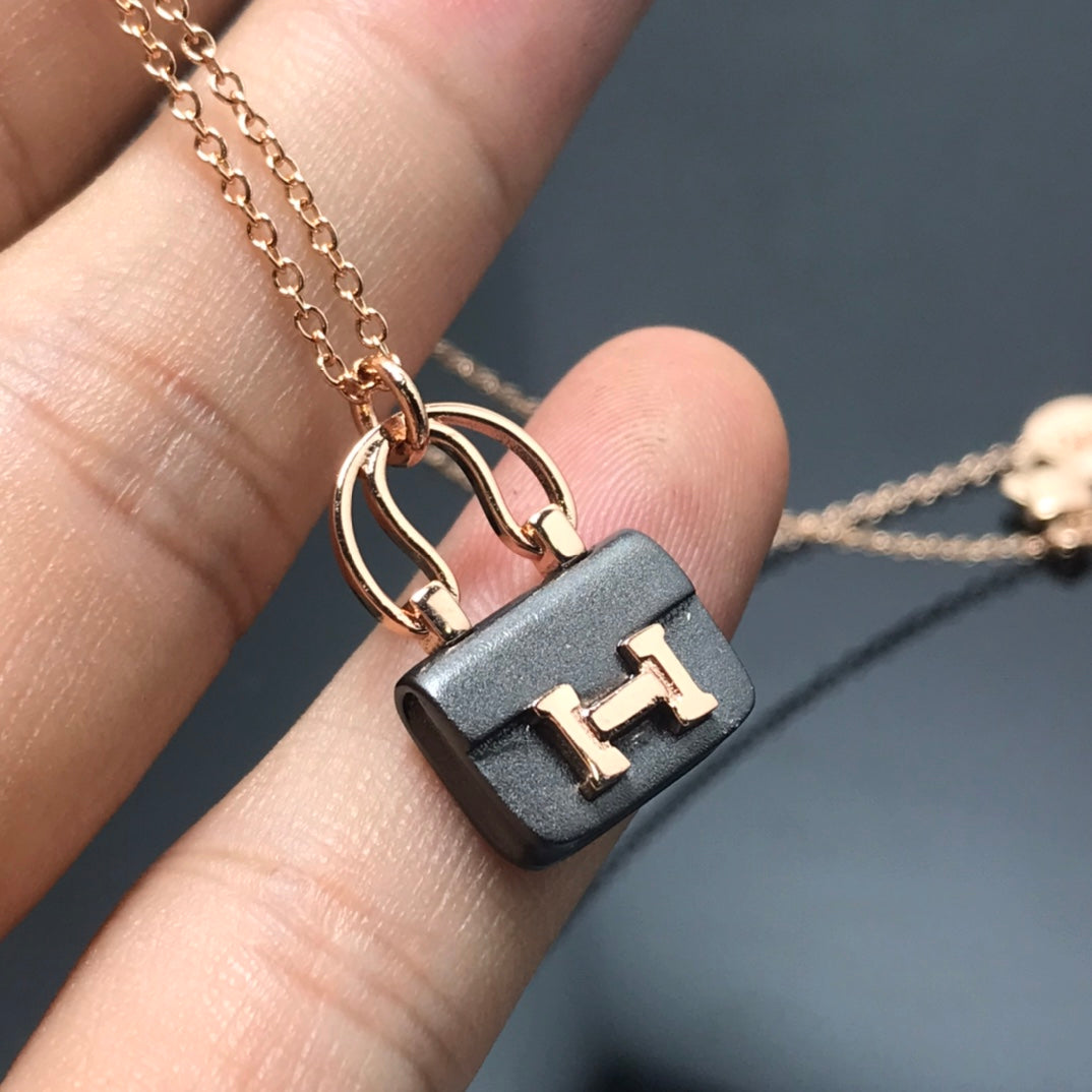 [⭐Clover Jewelry]WOMEN'S HM AMULETTES CONSTANCE PENDANT NECKLACE