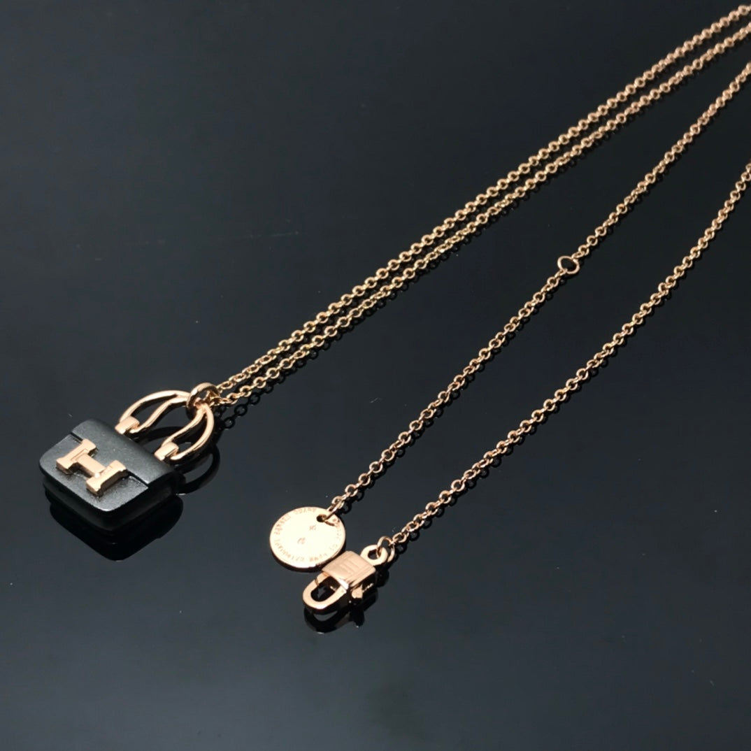 [⭐Clover Jewelry]WOMEN'S HM AMULETTES CONSTANCE PENDANT NECKLACE