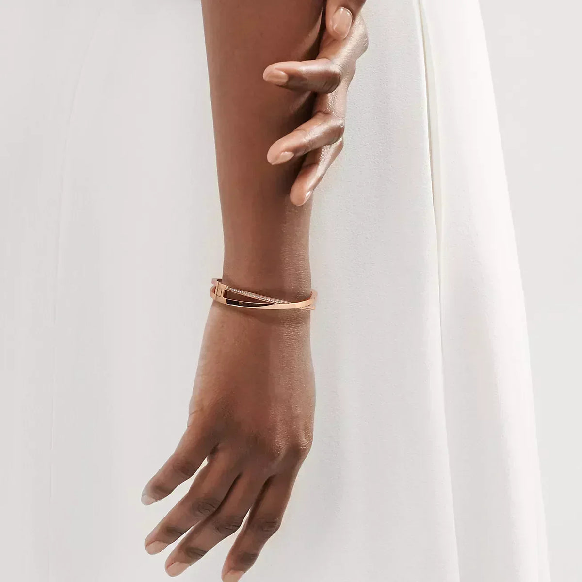 [Clover Jewelry]NARROW HINGED BANGLEIN WITH DIAMONDS SMALL