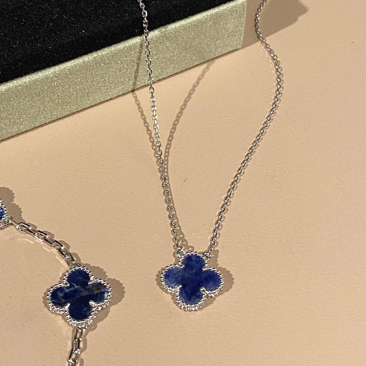 [⭐Clover Jewelry]CLOVER 15MM PIETERSITE NECKLACE SILVER