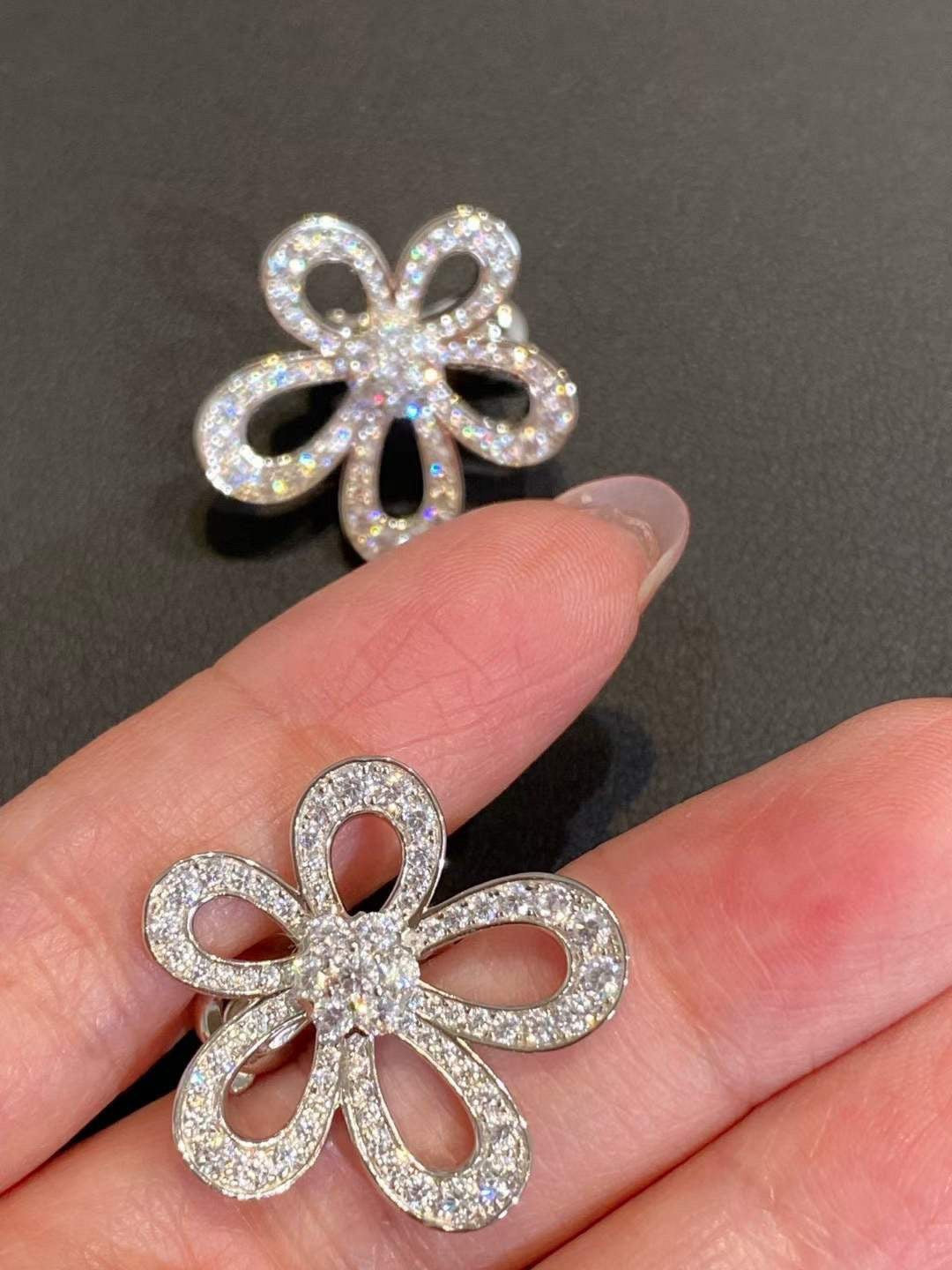 [⭐Clover Jewelry]FLOWERLACE EARRINGS FULL DIAMONDS