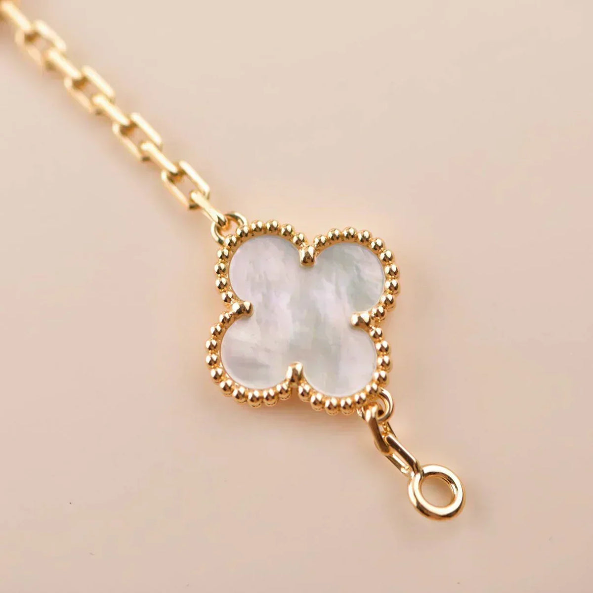 [⭐Clover Jewelry]CLOVER WHITE PEARL MOP 5 MOTIF BRACELET COLLECTION