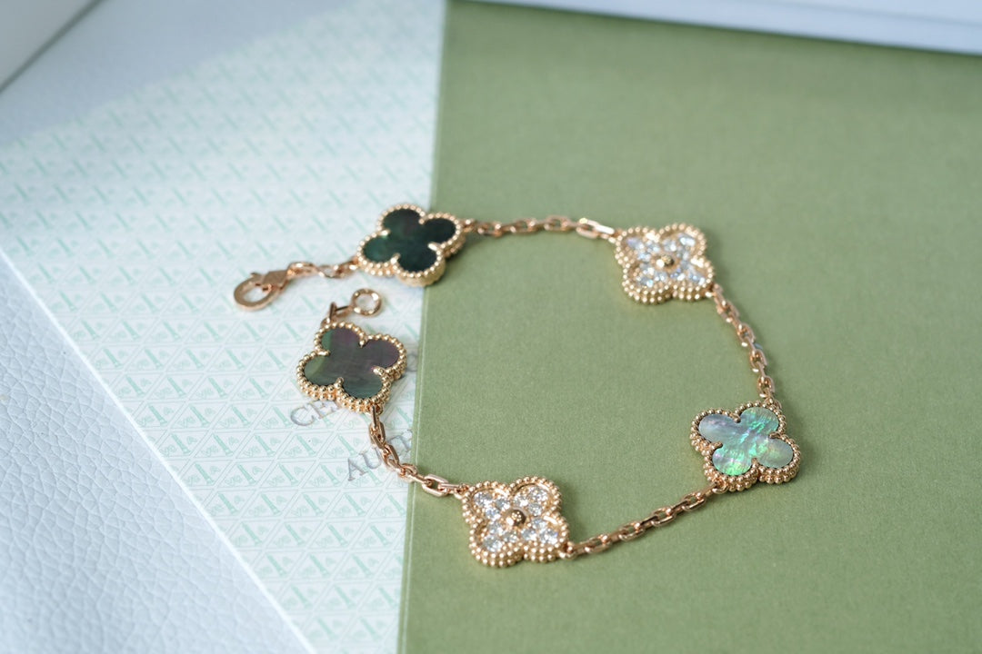 [⭐Clover Jewelry] CLOVER 5 MOTIF GRAY MOP BRACELET COLLECTION