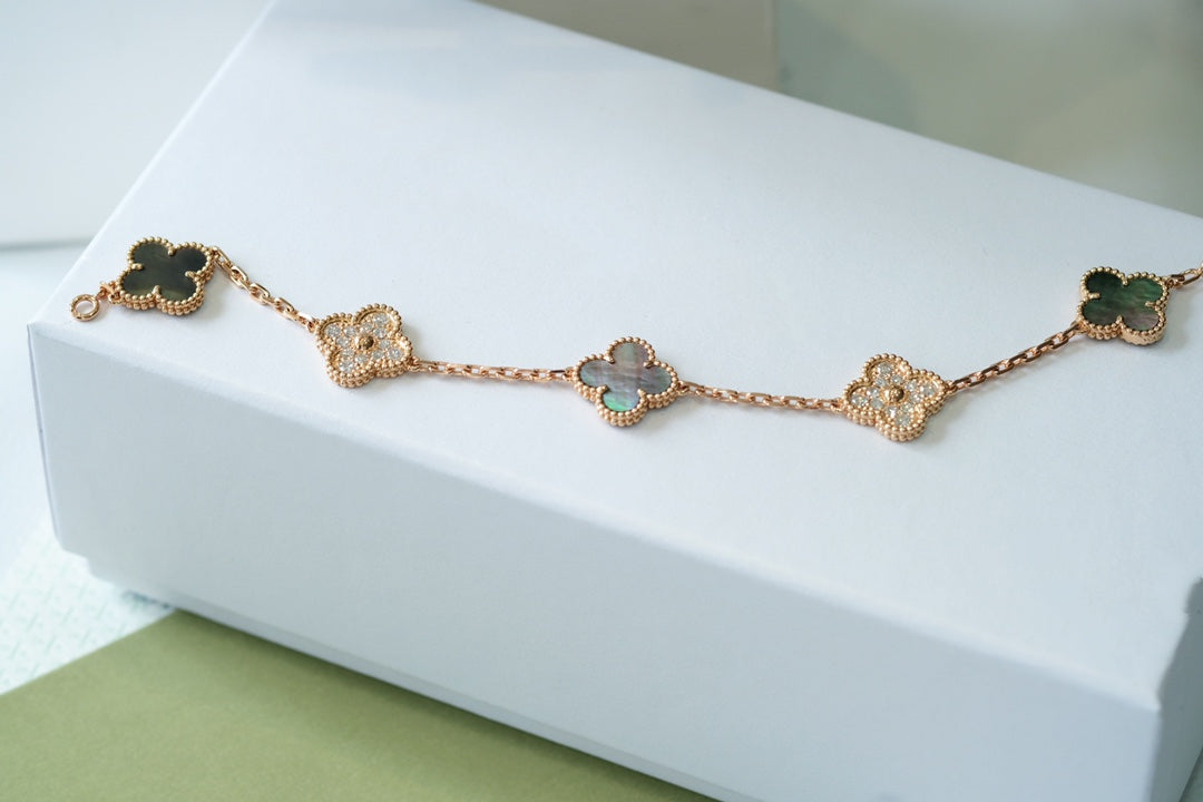 [⭐Clover Jewelry] CLOVER 5 MOTIF GRAY MOP BRACELET COLLECTION