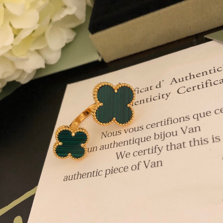 [⭐Clover Jewelry]CLOVER BETWEEN THE FINGER RING
