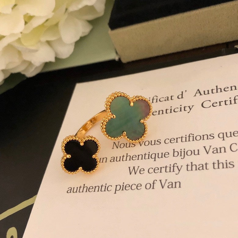[⭐Clover Jewelry]CLOVER BETWEEN THE FINGER RING