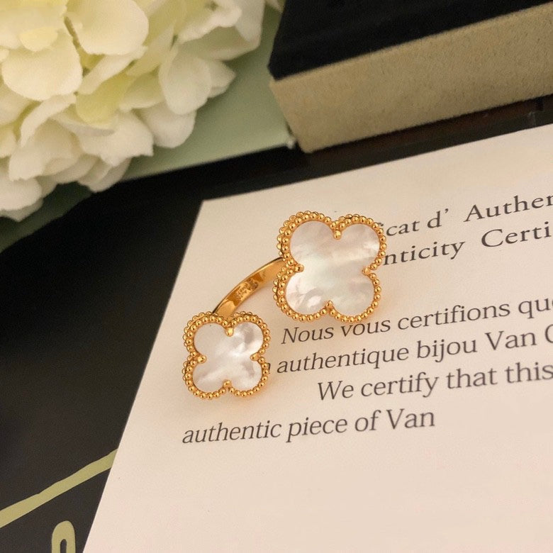 [⭐Clover Jewelry]CLOVER BETWEEN THE FINGER RING
