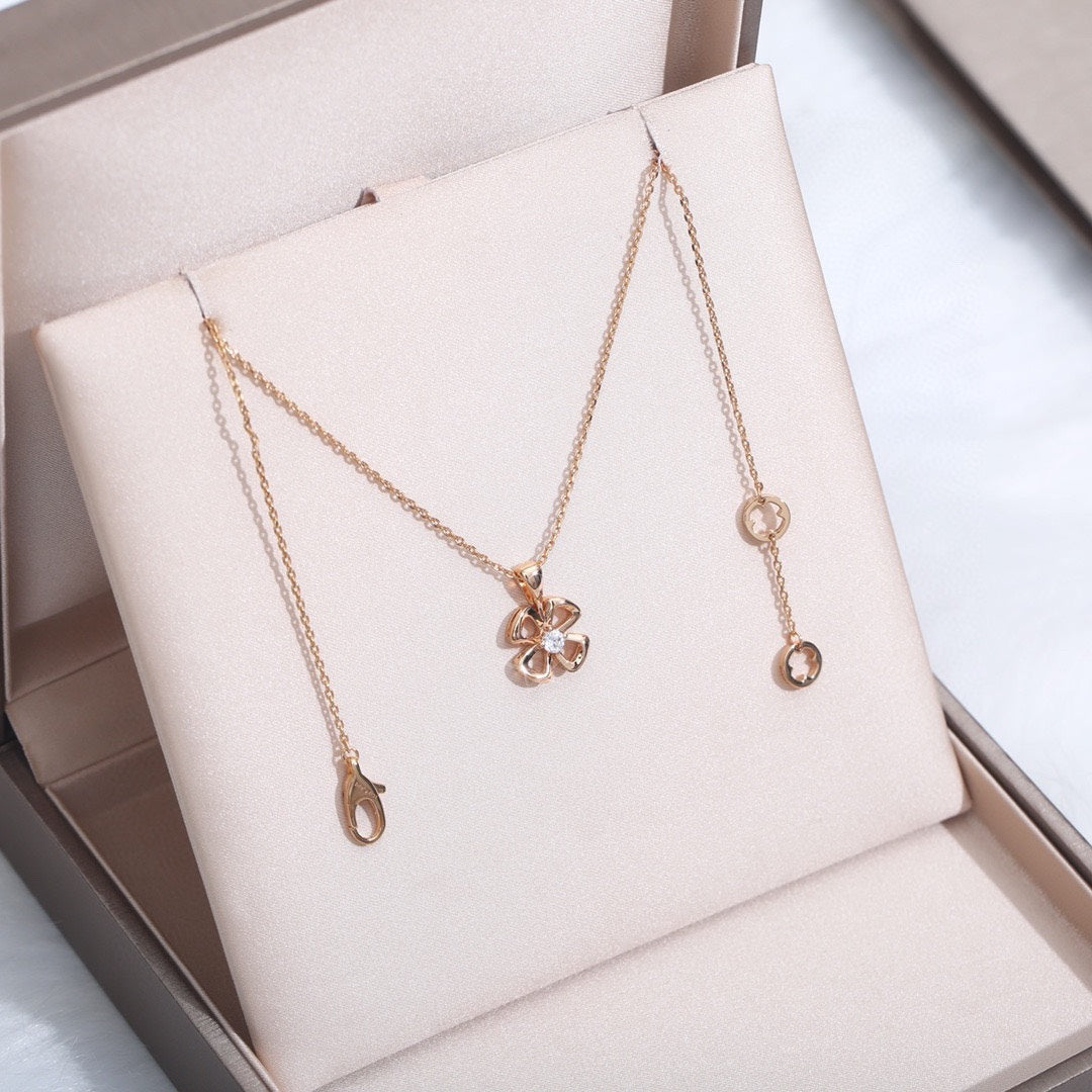 [⭐Clover Jewelry]FIOREVER NECKLACE DIAMOND CENTER