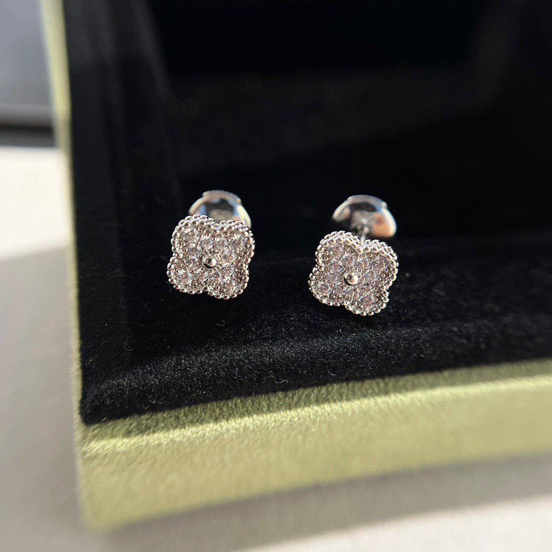 [⭐Clover Jewelry]CLOVER MINI DIAMOND STUD EARRINGS