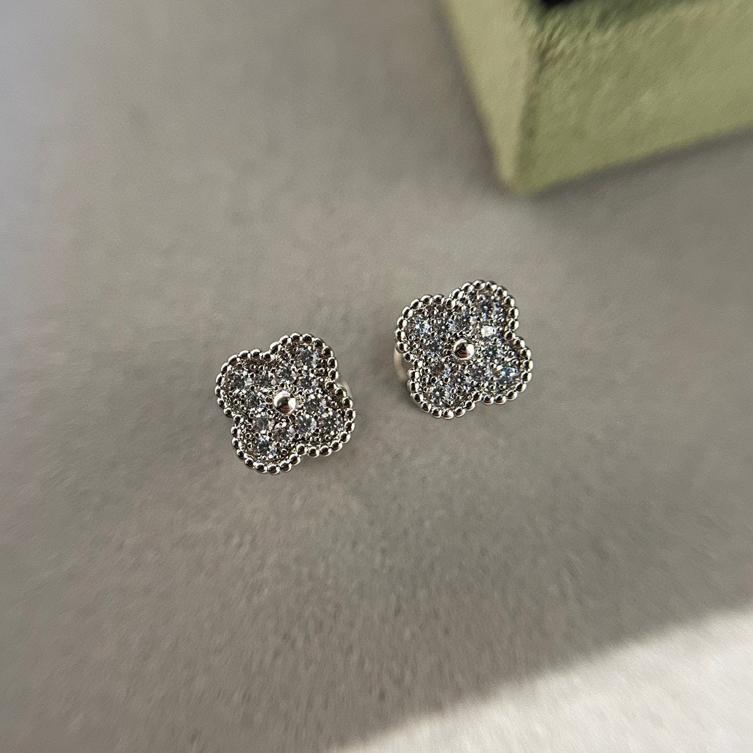 [⭐Clover Jewelry]CLOVER MINI DIAMOND STUD EARRINGS